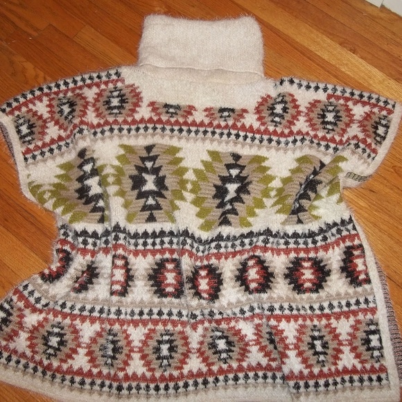 NWT Fluffy Cozy Poncho One Size - Picture 1 of 2